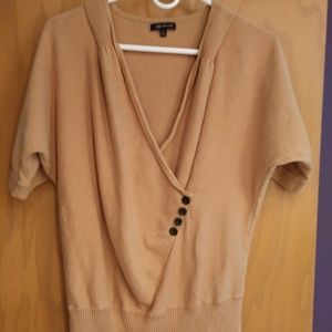 Short sleeve sweater